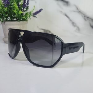 Givenchy Black Sunglasses Oversize Square Sunglasses. Made In Italy GV7178s 71mm